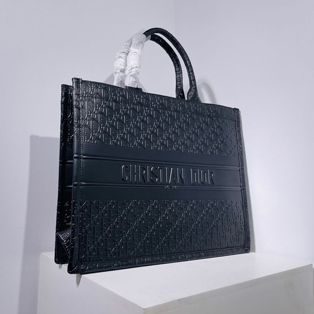 large D*or book tote