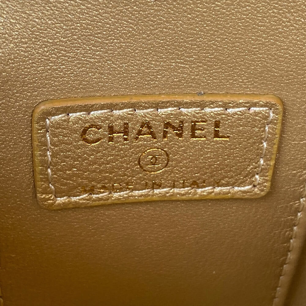 Ch*el small vanity with chain