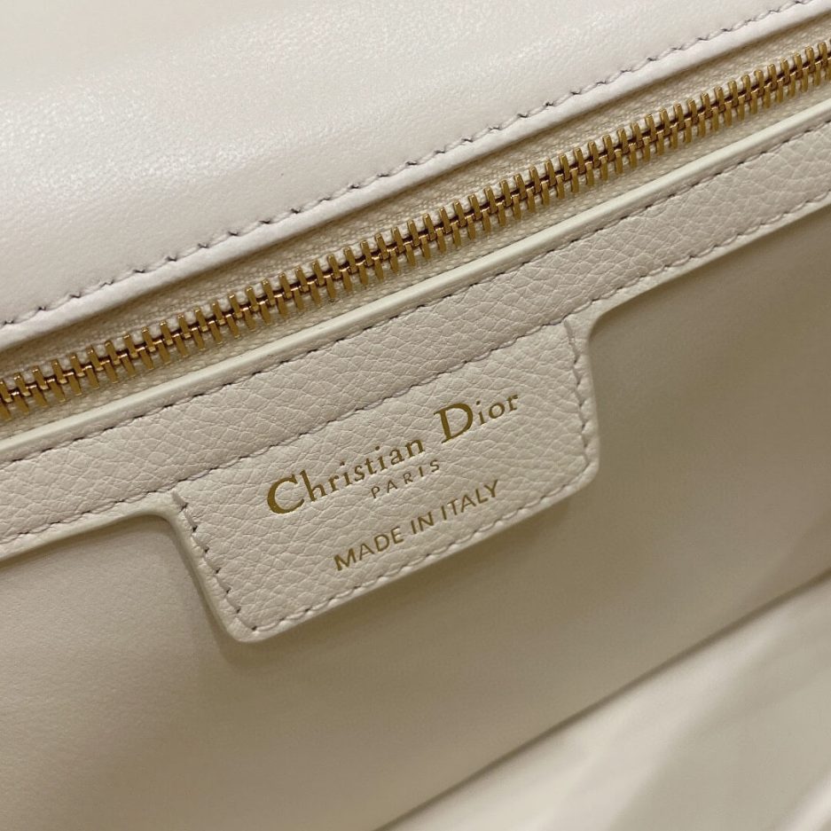 medium D*or caro bag